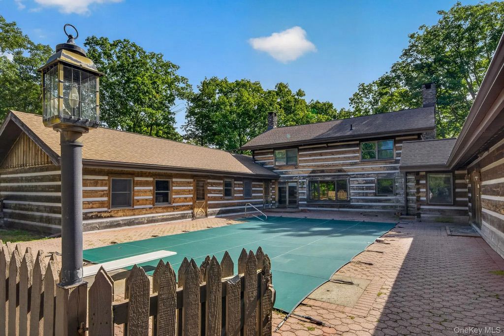 498 Rossway Road, Pleasant Valley