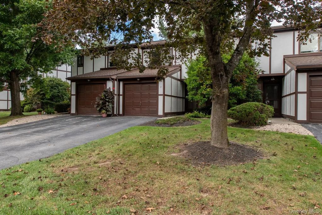 7 Topaz Run, Poughkeepsie