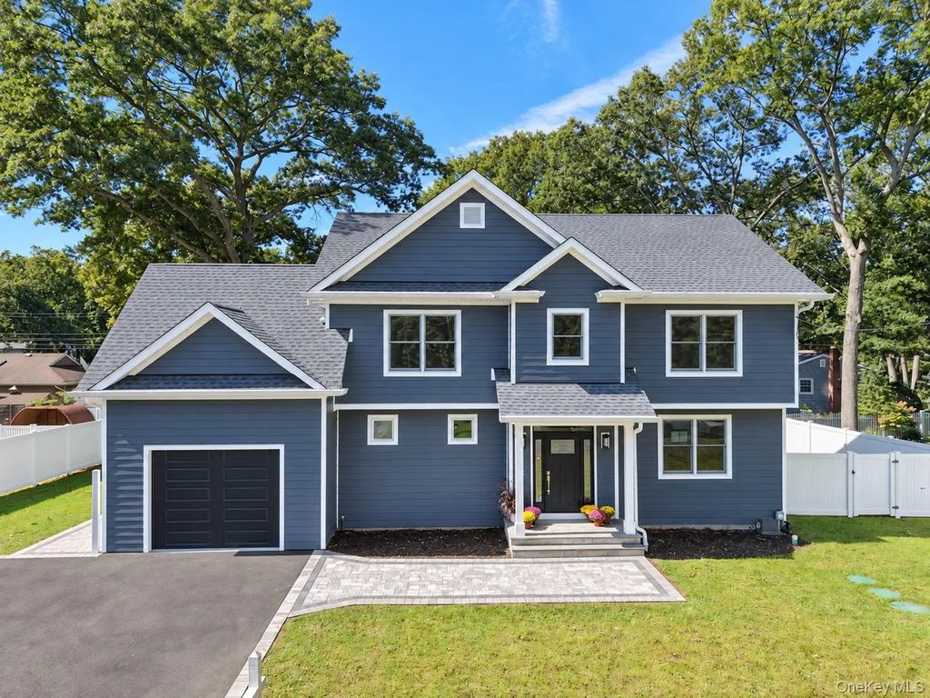 218 W Tyler Avenue, Miller Place