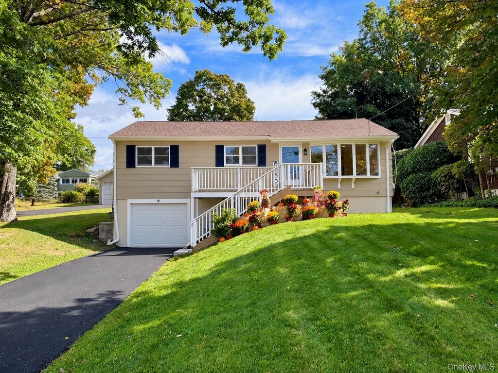 159 Wawayanda Avenue, Middletown