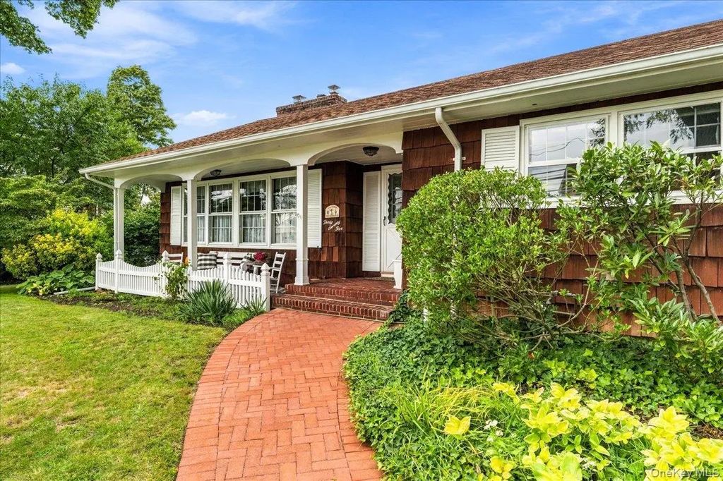 3075 Wilson Avenue, Wantagh