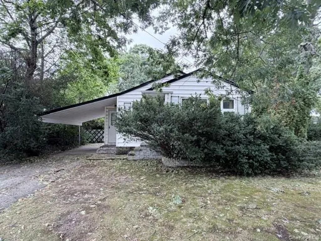 1209 Udall Road, Bay Shore