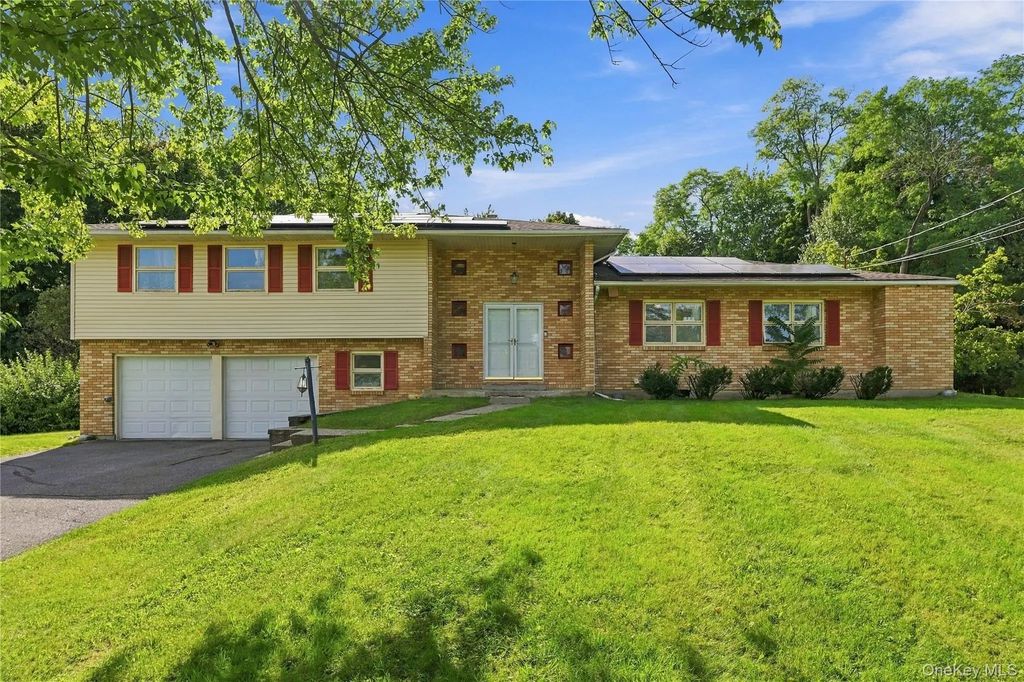 39 Clintonwood Drive, New Windsor