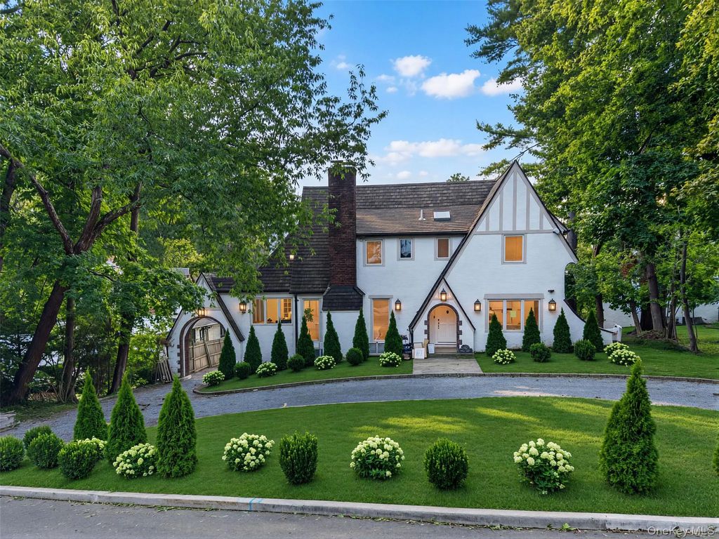 93 Myrtle Drive, Great Neck
