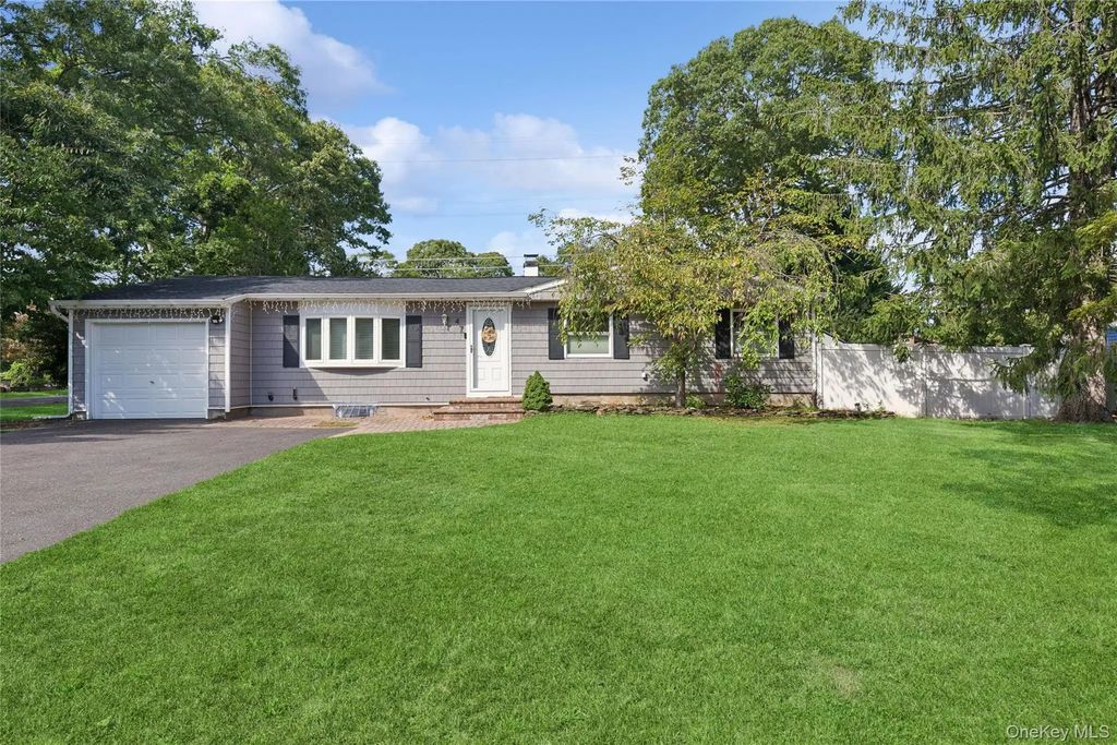 47 Rexmere Avenue, Farmingville