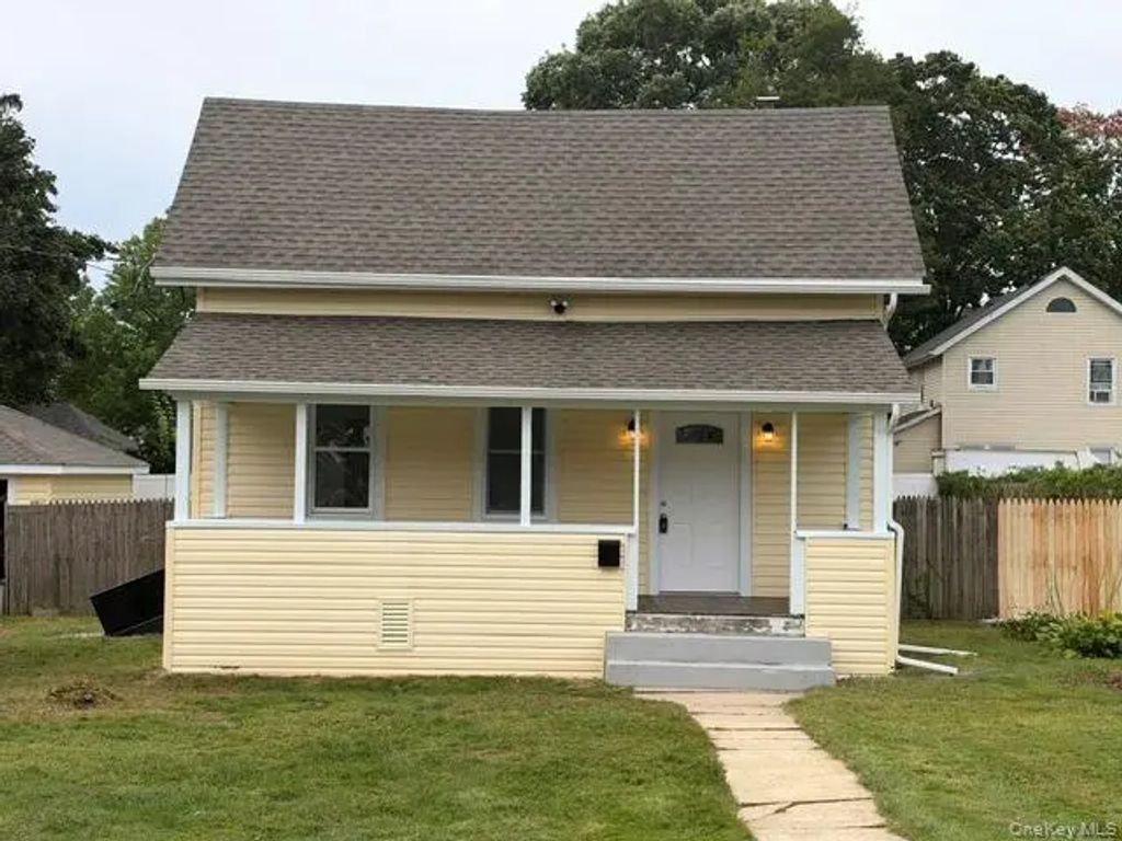 34 S 5th Avenue, Brentwood