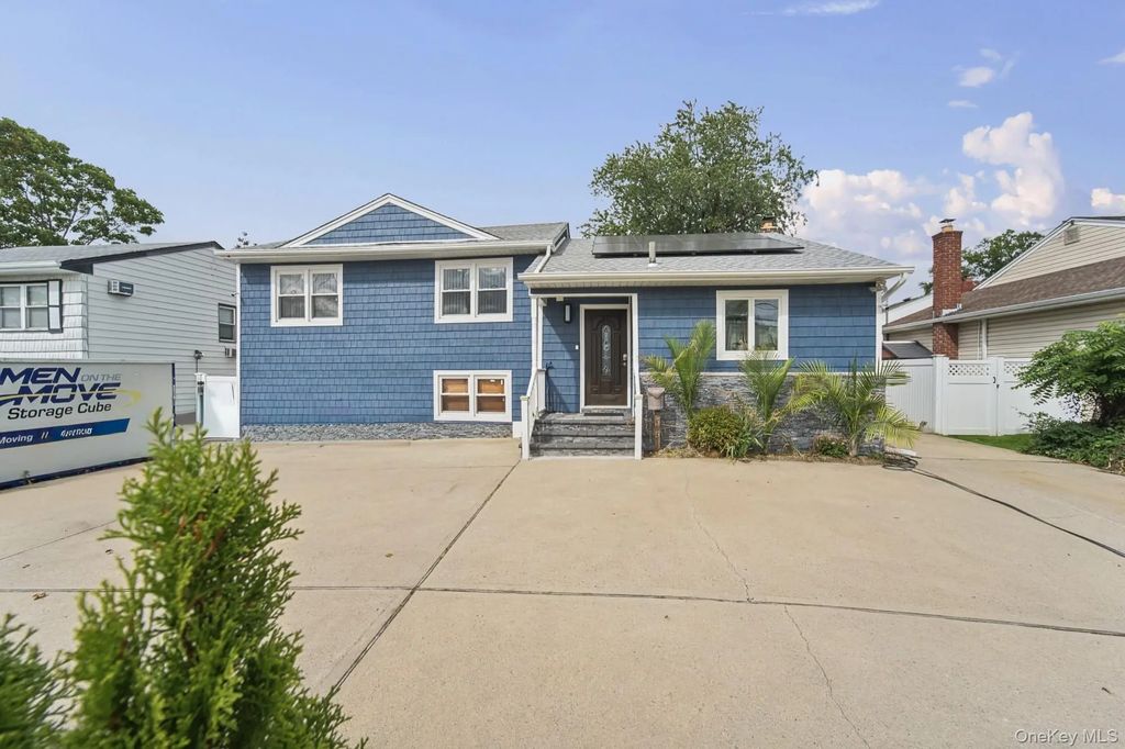 1575 Prospect Avenue, East Meadow