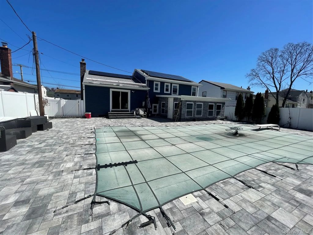 1575 Prospect Avenue, East Meadow
