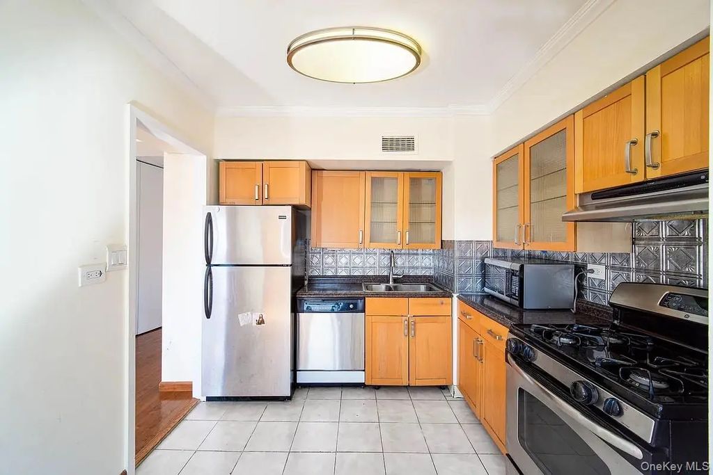 119-49 Union Turnpike # 6c, Forest Hills
