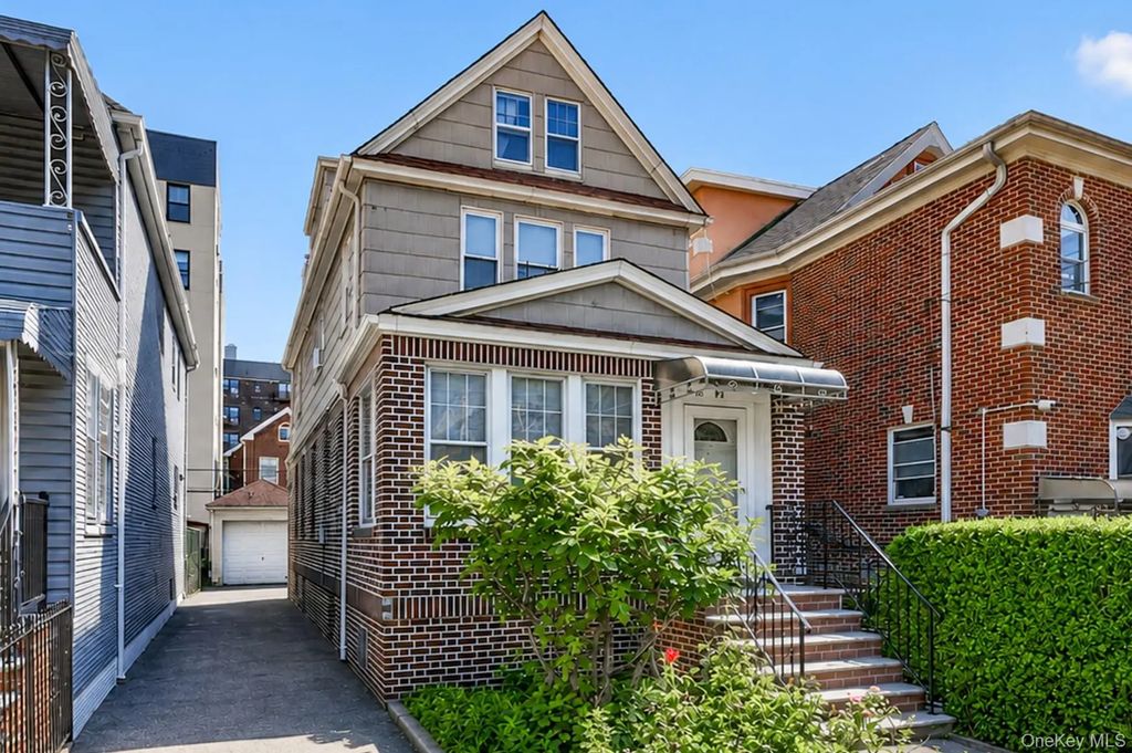 4084 Denman Street, Elmhurst