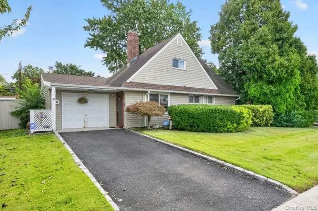 35 Hedge Lane, Westbury
