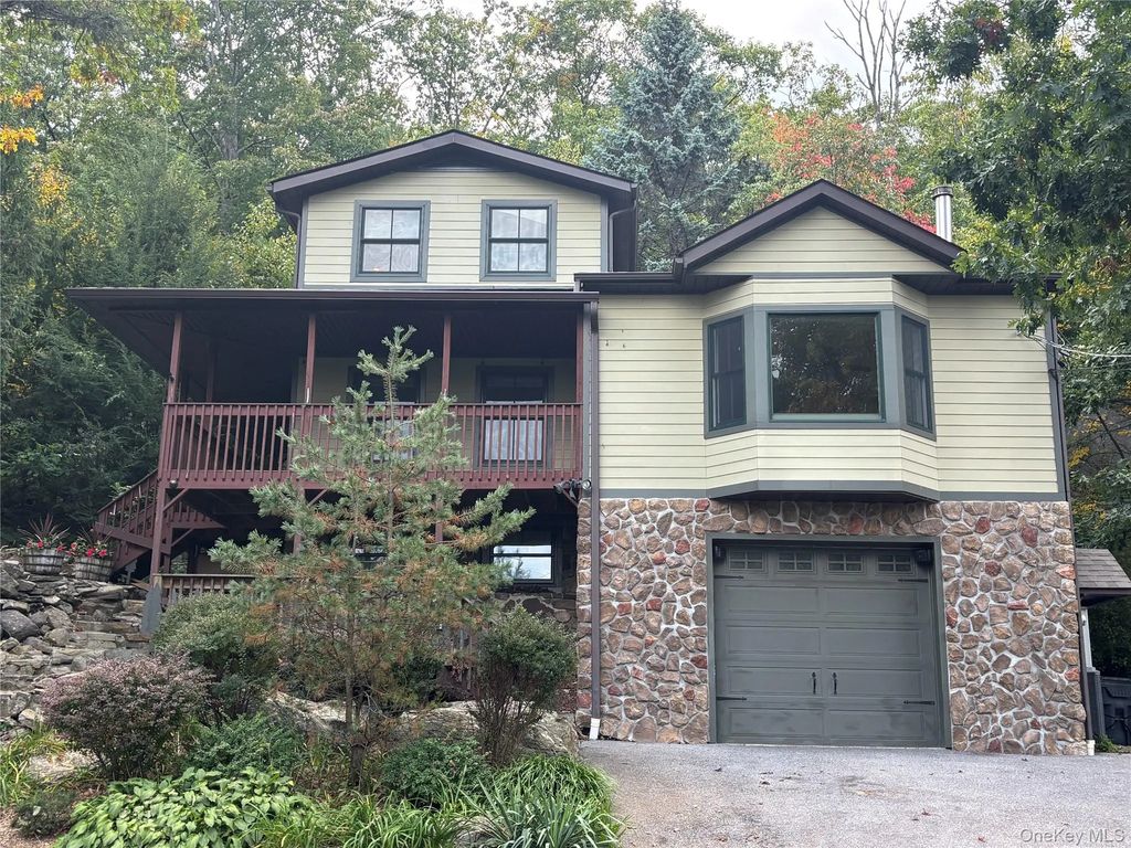 22 Deer Trail S, Greenwood Lake