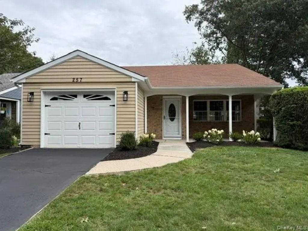 257 Edinburgh Drive, Ridge