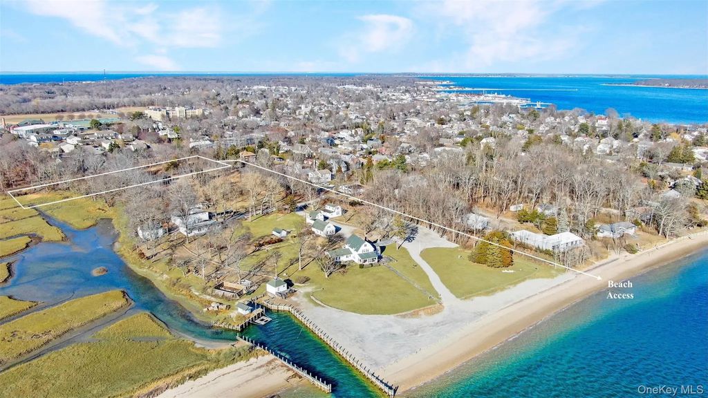 1080 9th Street, Greenport