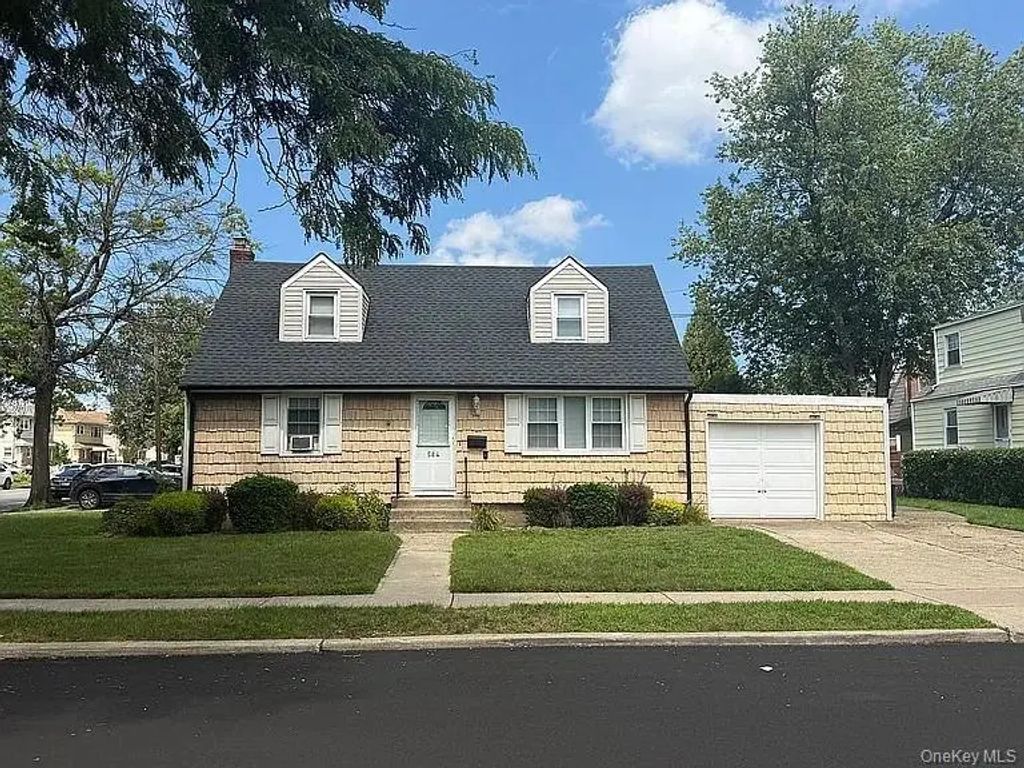 584 8th Street, West Hempstead