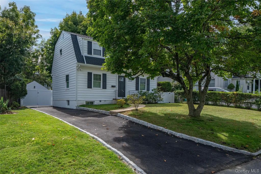 208 Lincoln Avenue, Eastchester