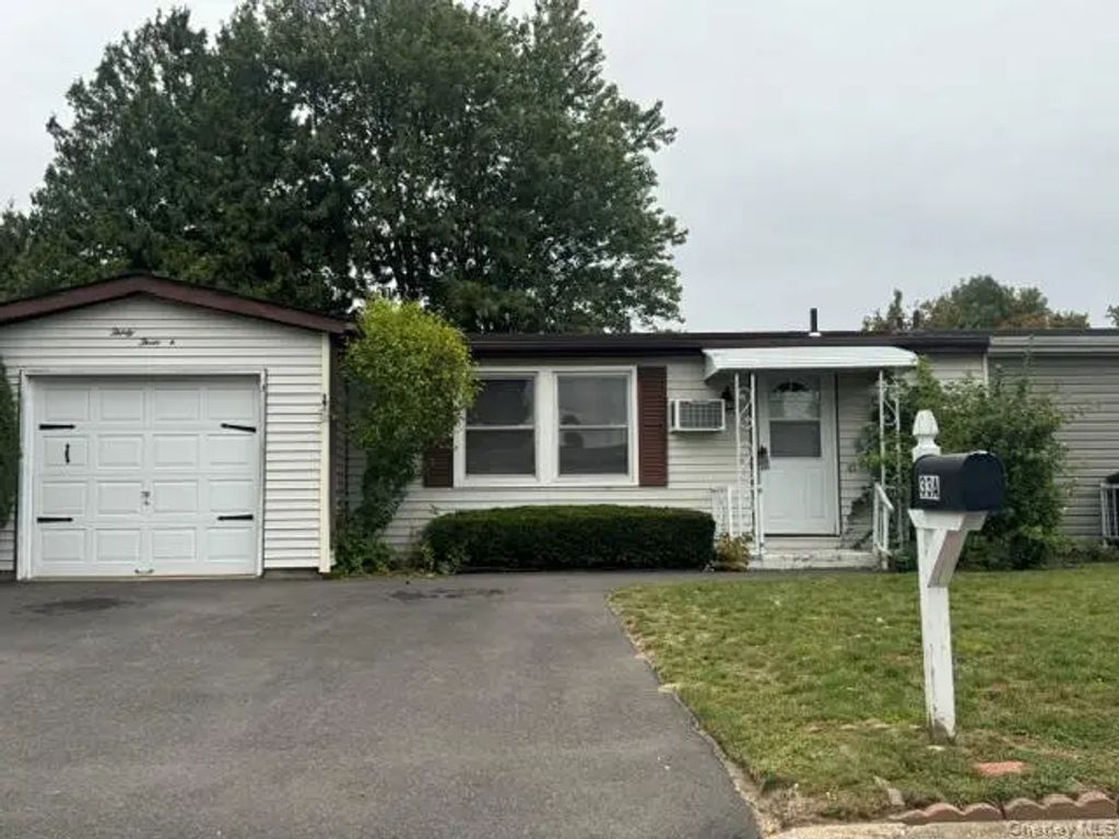 33a Limetree Drive, Manorville