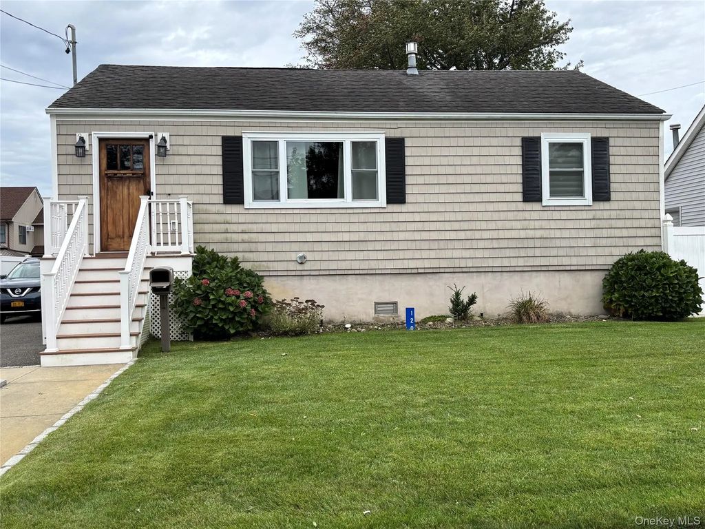 120 Lincoln Place, Massapequa