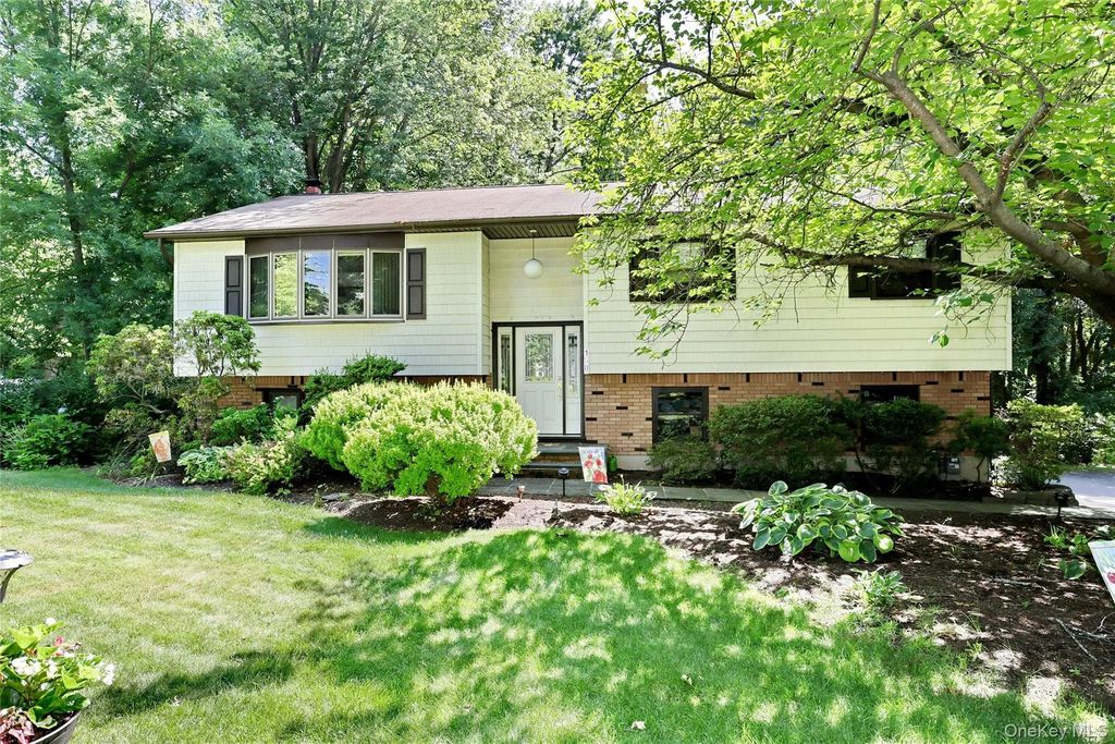 150 Schweizer Lane, Bardonia