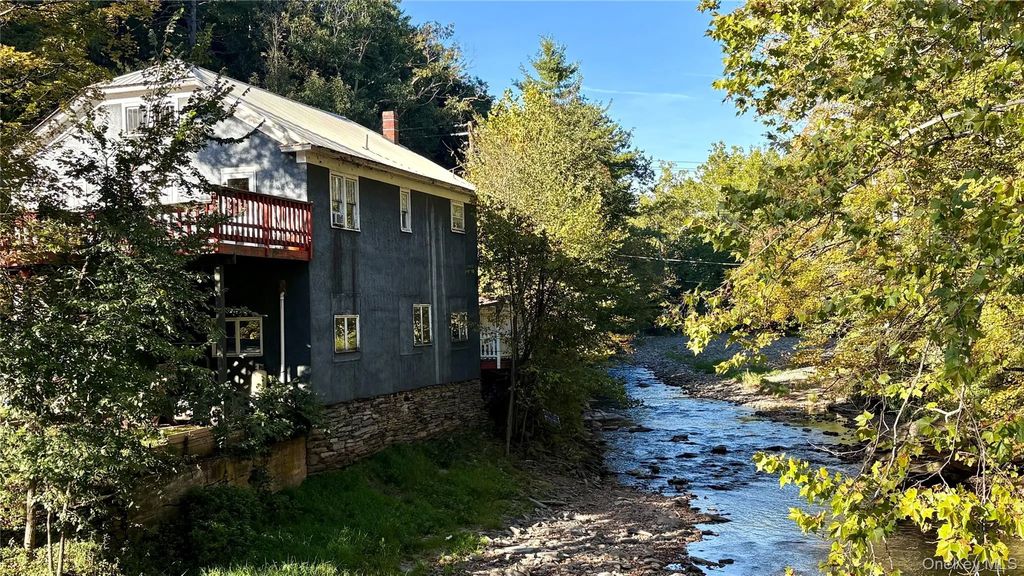 6 County Route 121, Callicoon