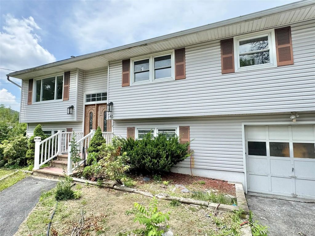 42 Merriewold Lane N, Monroe