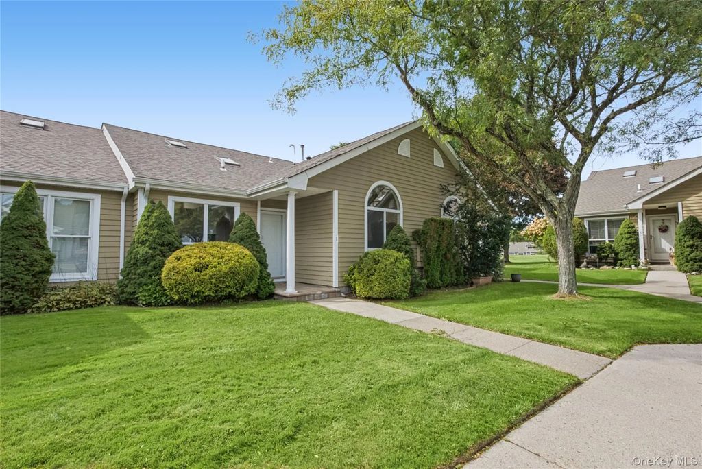 65 Eric Drive, Middle Island