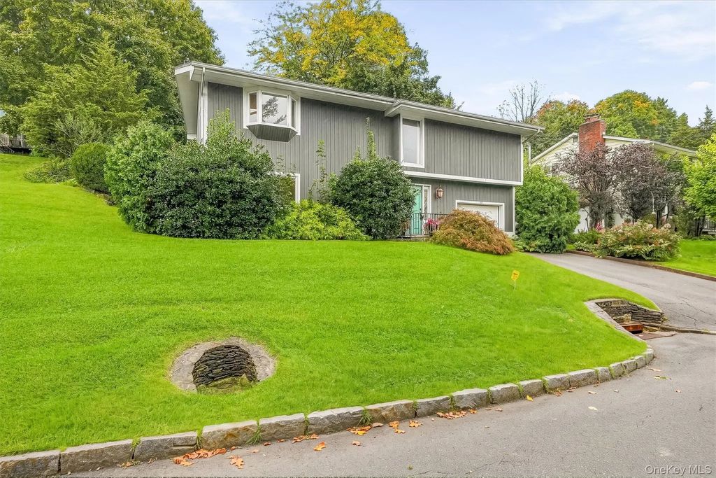 83 Edgepark Road, White Plains