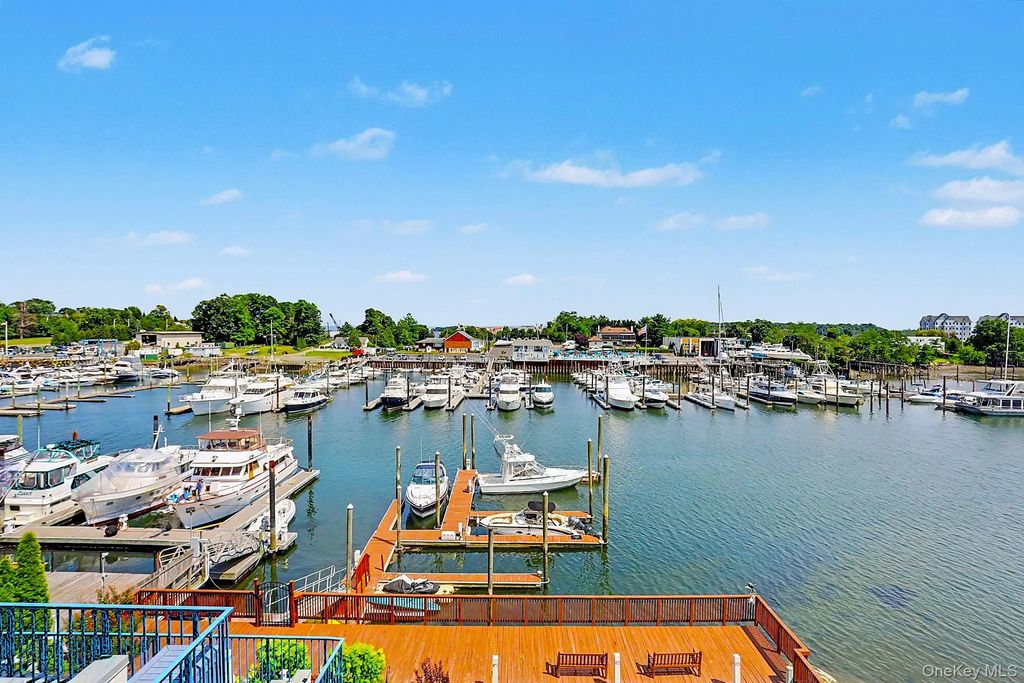 18 Shady Glen Court # 403, New Rochelle