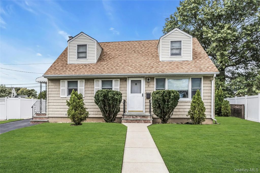 5 Plover Lane, Hicksville