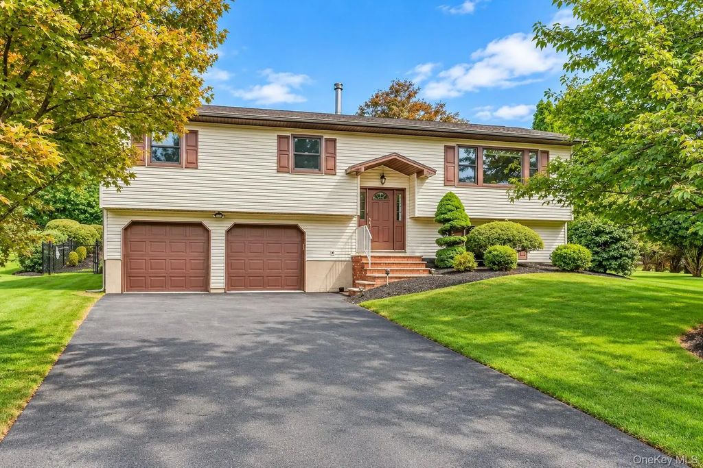 4 Letts Circle, Monroe