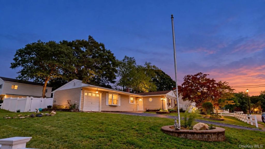 41 Campus Drive, Farmingville