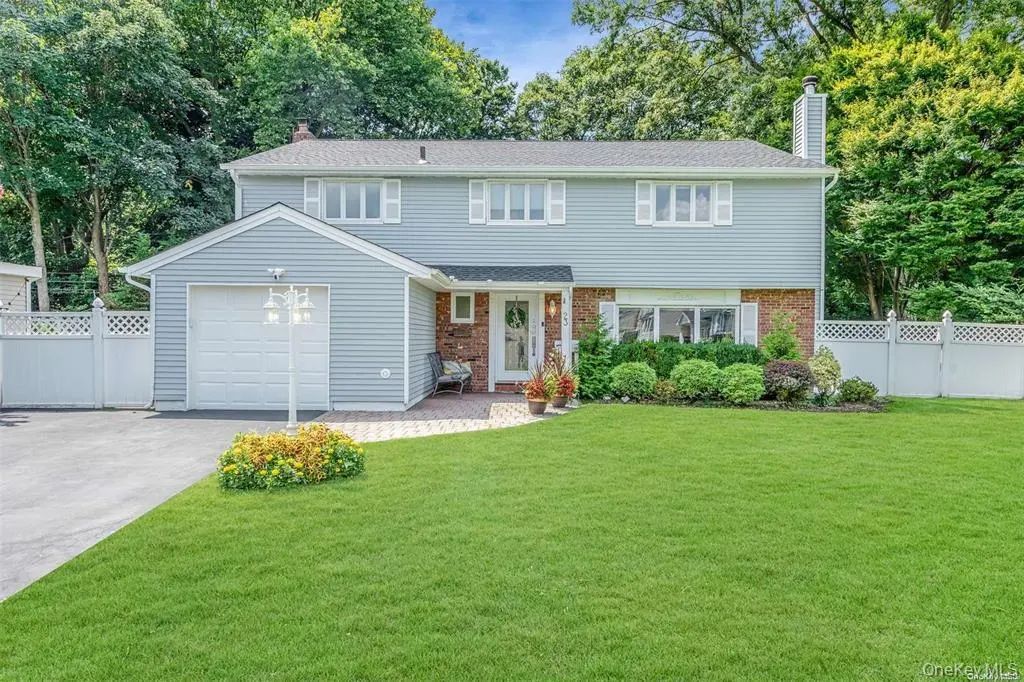 23 Barry Drive, Glen Cove