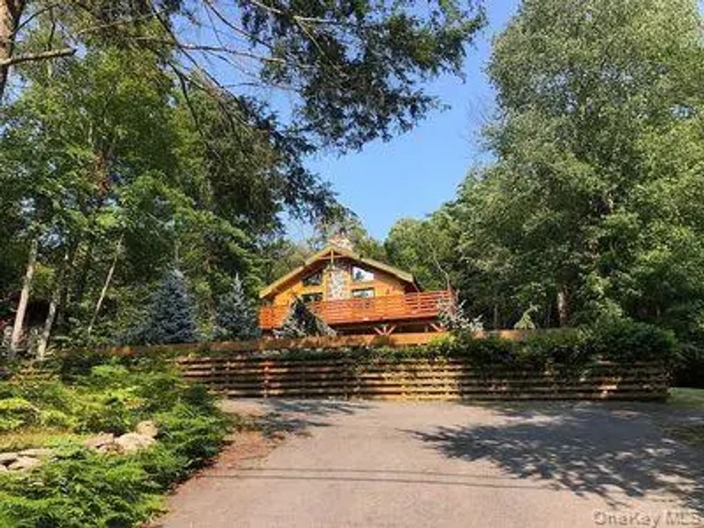 162 Lakeshore Drive, Monticello