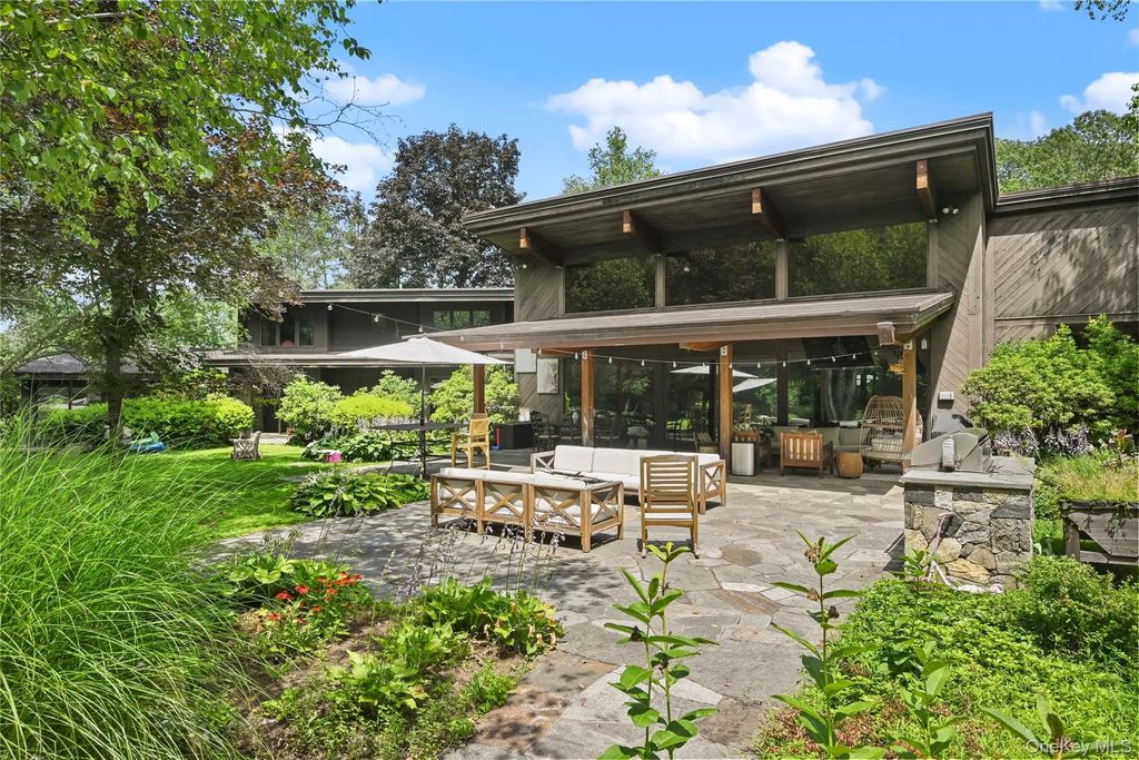 37 Sarles Street, Armonk