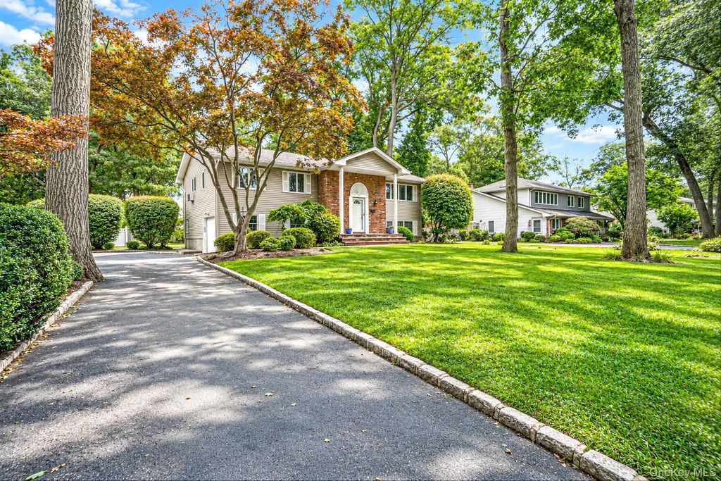 3 Oasis Place, East Northport