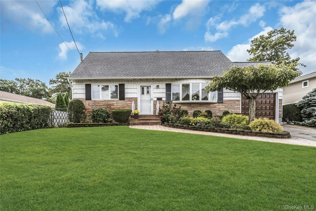 472 Chelsea Avenue, West Babylon