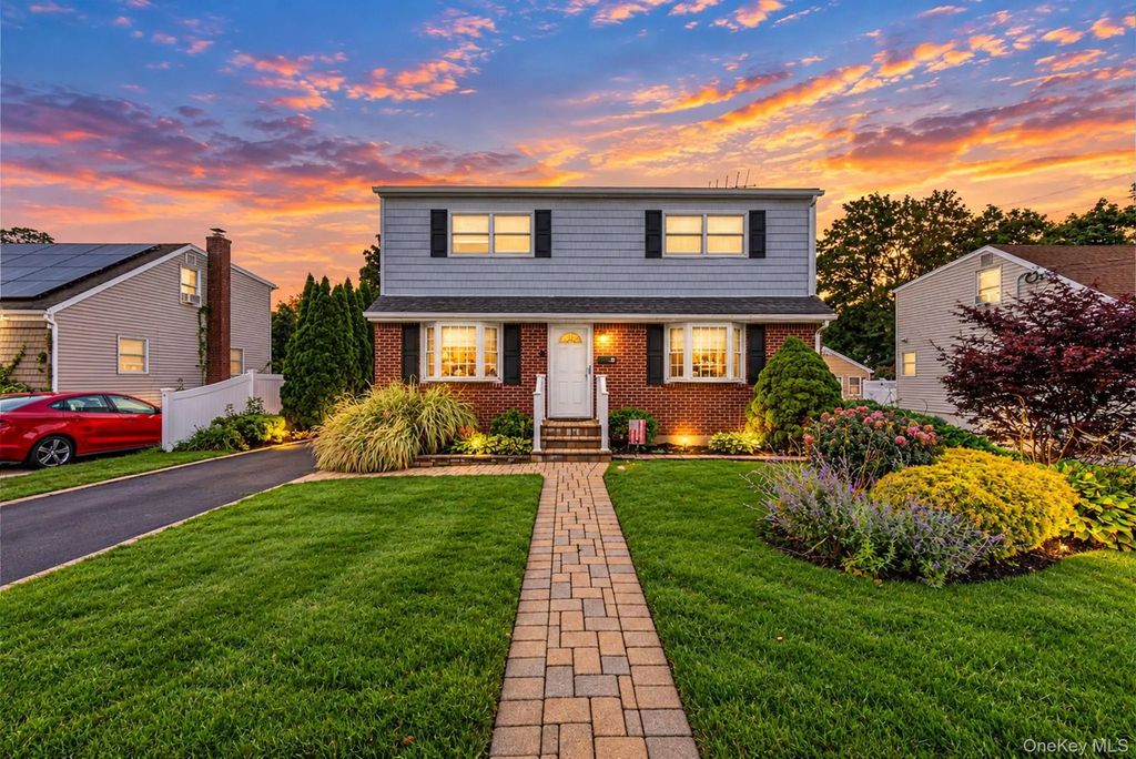 9 Cortelyou Street W, Huntington Station