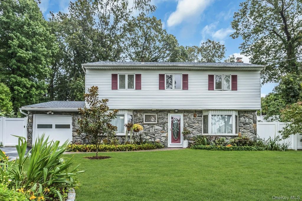 22 Rolling Hills Drive, Huntington Station