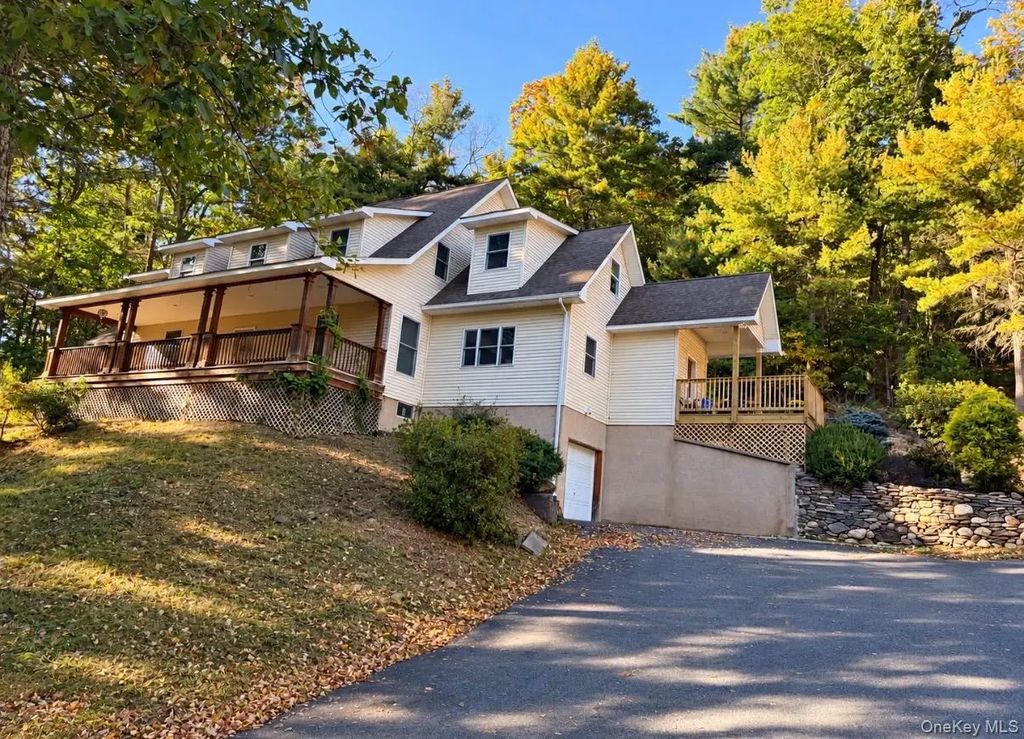 20 Rustic Hills Road, Westbrookville