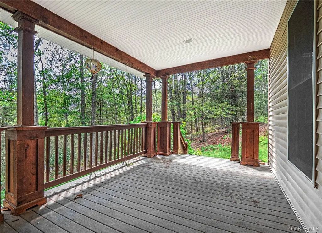 20 Rustic Hills Road, Westbrookville