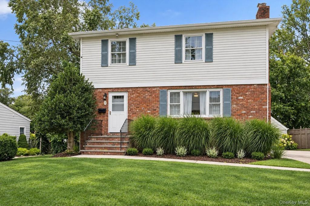 10 Grace Court, Islip