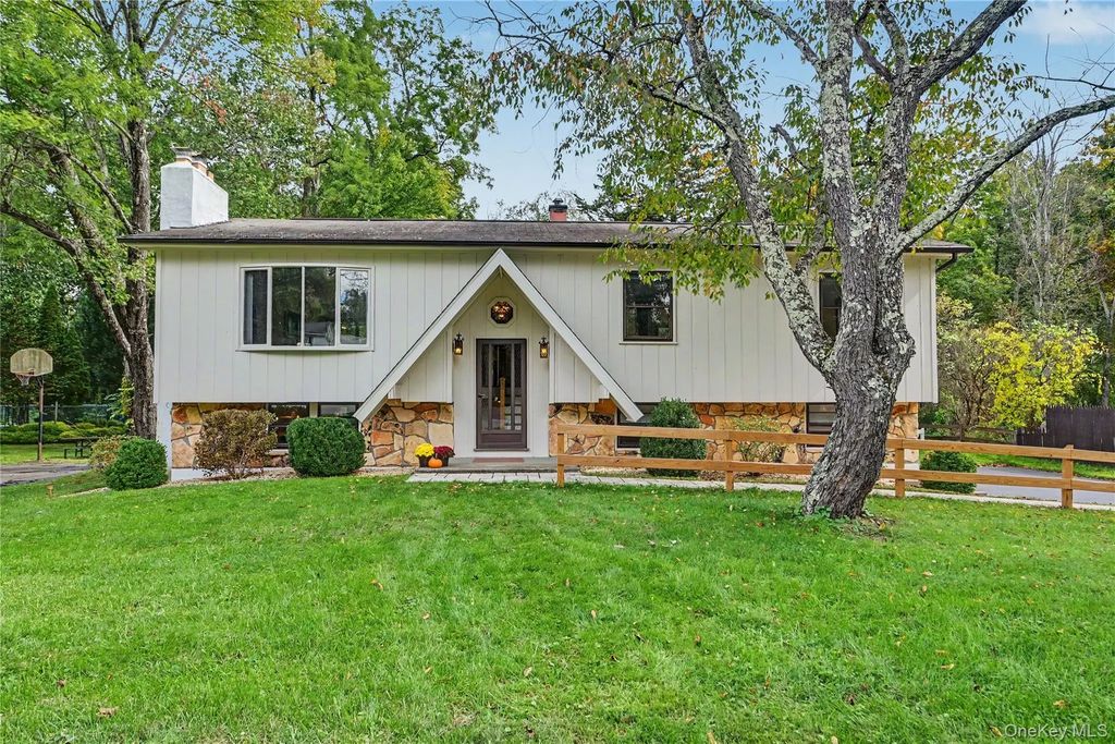 26 Tamarack Hill Drive, Poughkeepsie