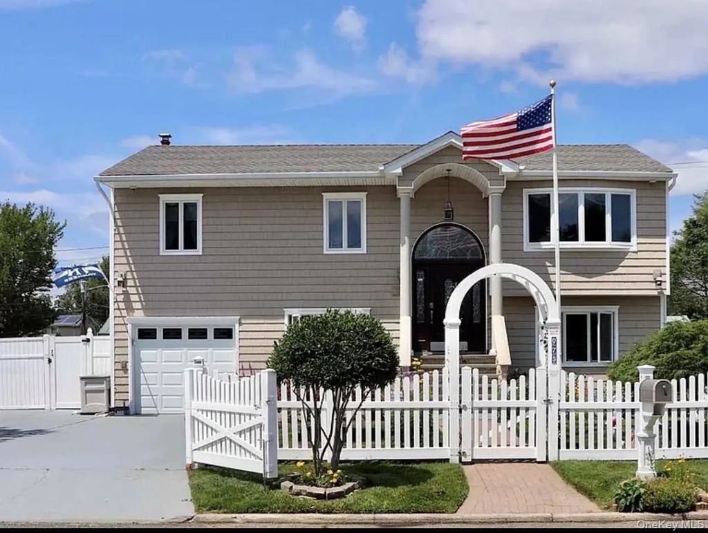 75 Jewel Street, Brentwood