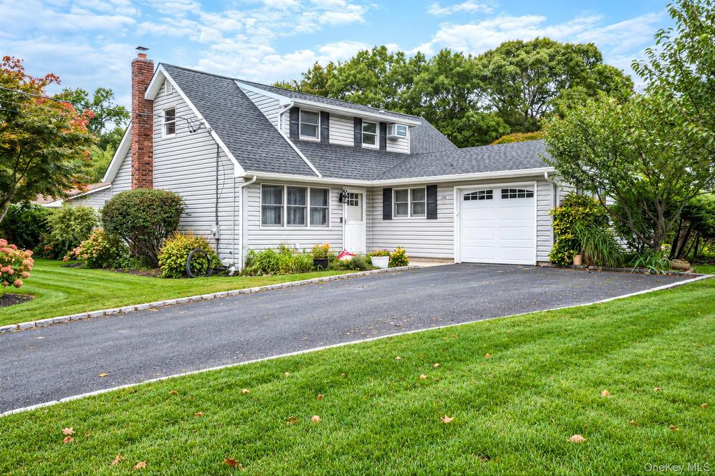 1 Allegheny Drive S, Farmingville