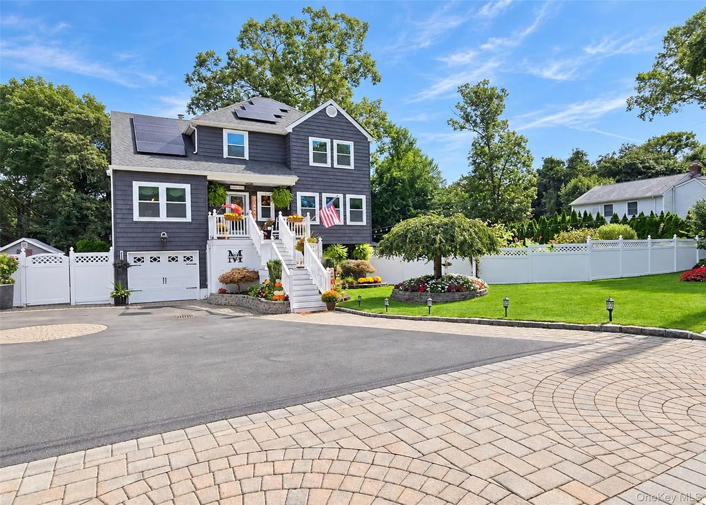 521 Park Avenue, Centereach