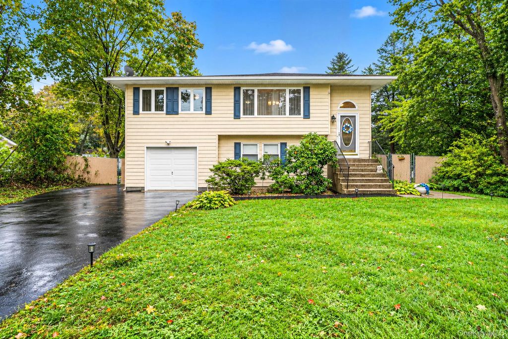 102 Robinson Avenue, Medford