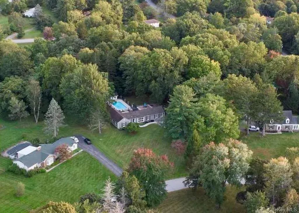15 Merry Hill Road, Poughkeepsie