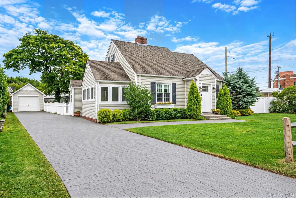 19 Cherry Avenue, West Sayville