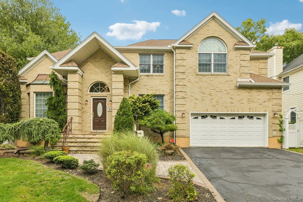 2175 Helene Avenue, Merrick