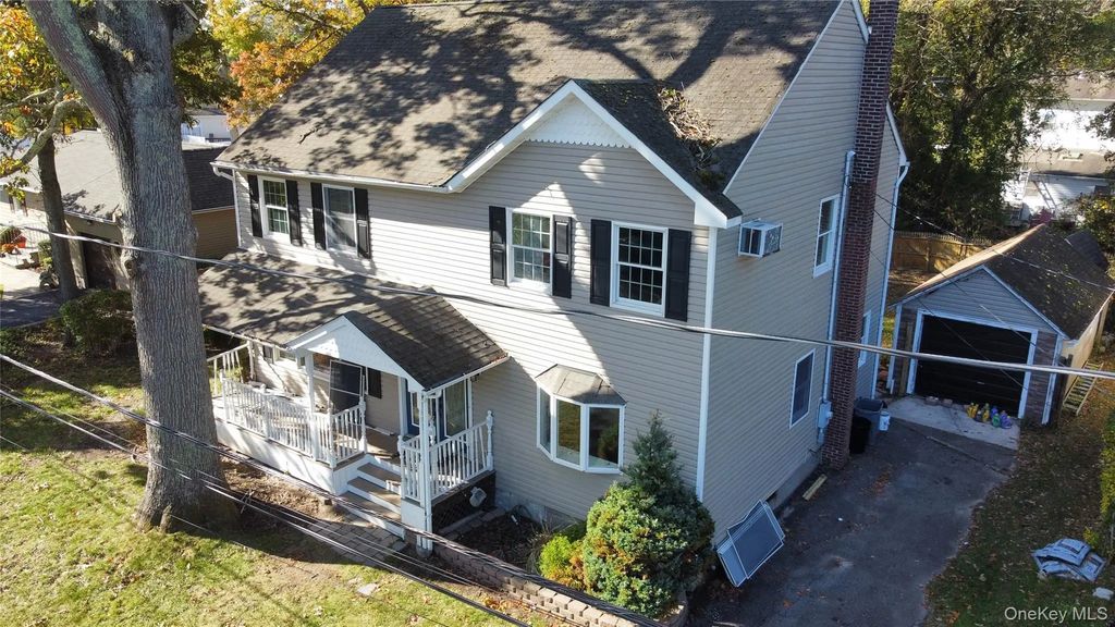 16 Babylon Drive, Sound Beach